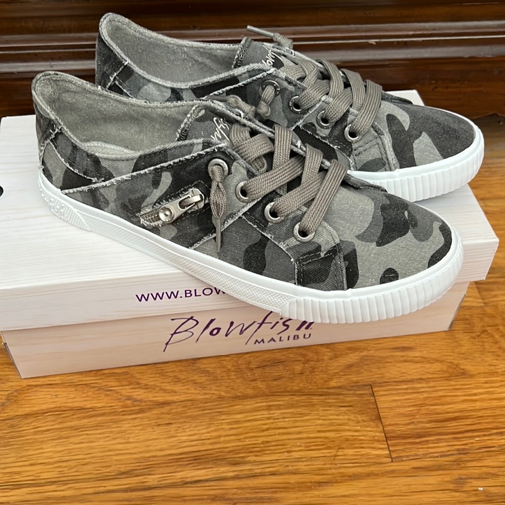 Blowfish Fruit Earth Camo Sneakers Size 8